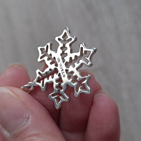Authentic Tiffany & Co. Snowflake pendant necklace - Picture 9 of 16